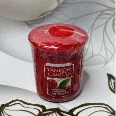Ароматична свічка Yankee Candle Вишні на снігу оригінал