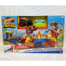 Набір Хот Вілс Пригоди на автозаправці Hot Wheels Monster Trucks Demo Derby оригінал