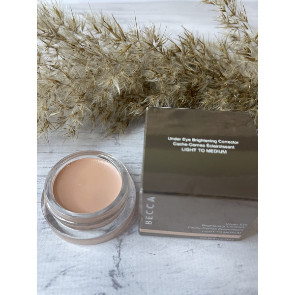 Освітлювальний коректор для шкіри навколо очей BECCA Under Eye Brightening Corrector оригінал
