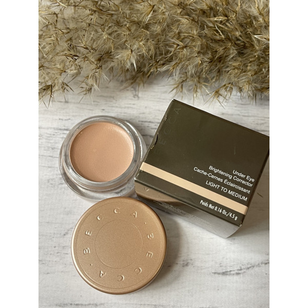 Освітлювальний коректор для шкіри навколо очей BECCA Under Eye Brightening Corrector оригінал