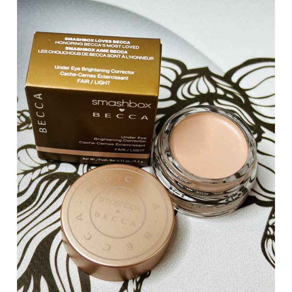 Освітлювальний коректор для шкіри навколо очей BECCA Under Eye Brightening Corrector оригінал