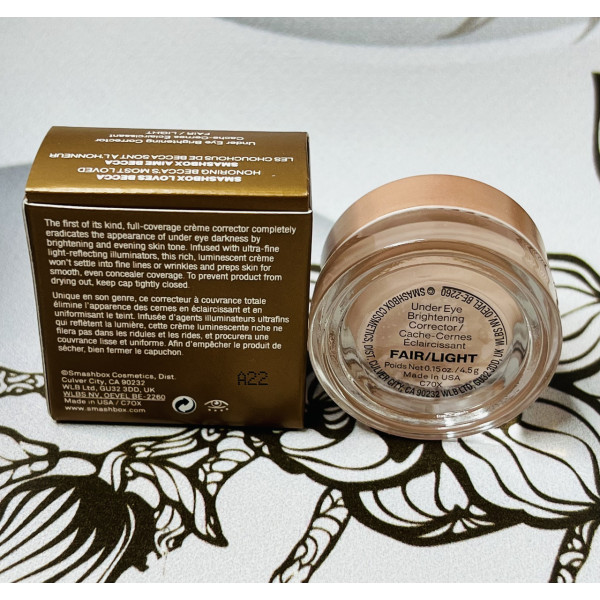 Освітлювальний коректор для шкіри навколо очей BECCA Under Eye Brightening Corrector оригінал